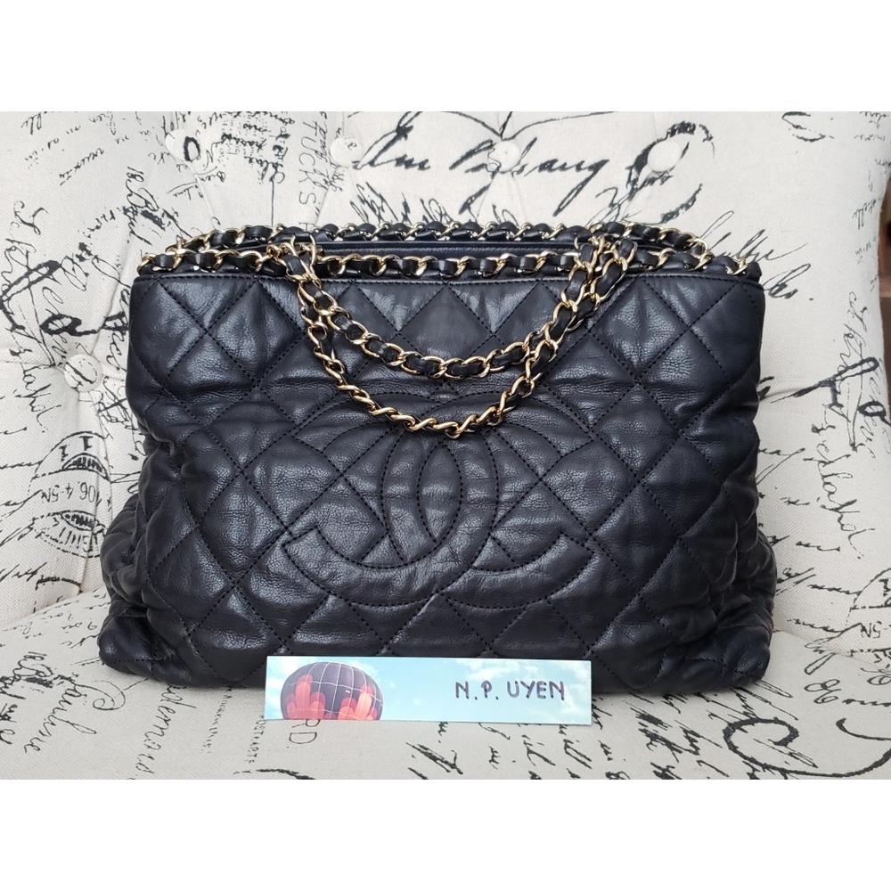 🚫🚫SOLD🚫🚫Authentic CHANEL Chain Me Tote